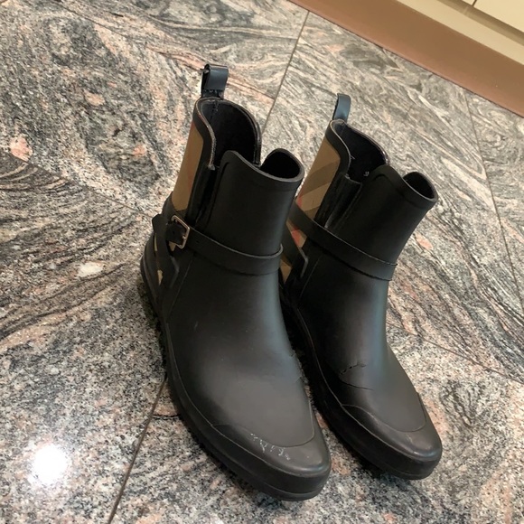 Burberry rain boots - Picture 10 of 12